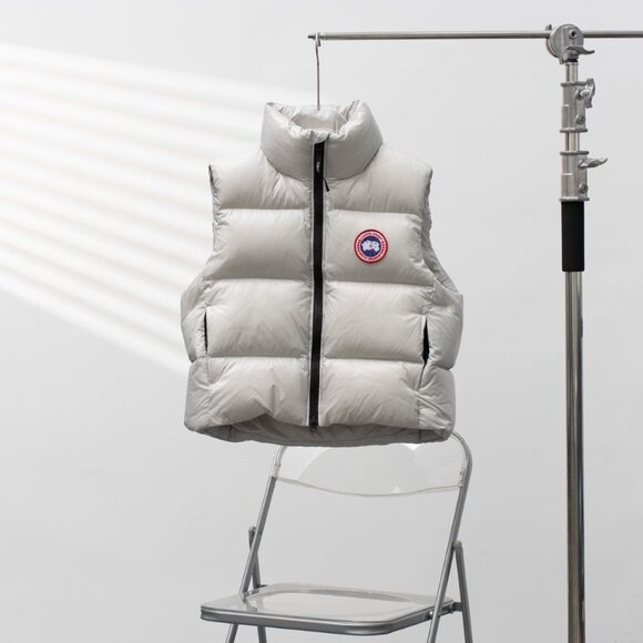 ✨🎁Canada Goose White Puffer Vest - Picture 1 of 8